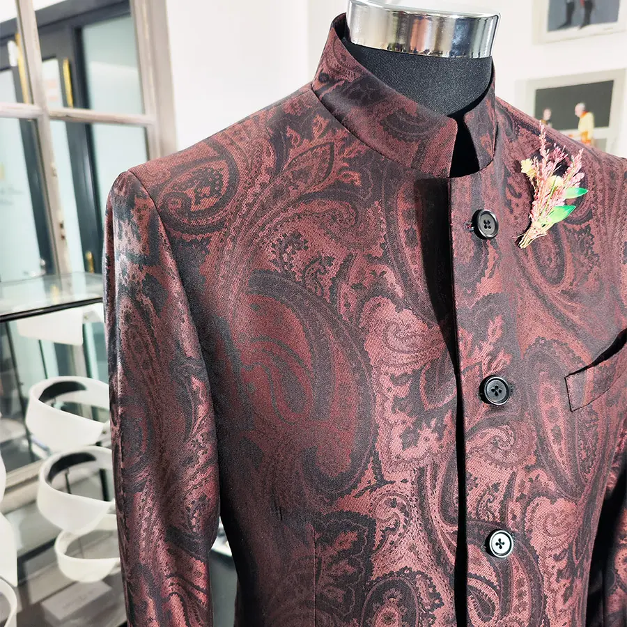 Costume de marié moderne - costume burgundy Mao avec tissus cachemire ou brocard italiens