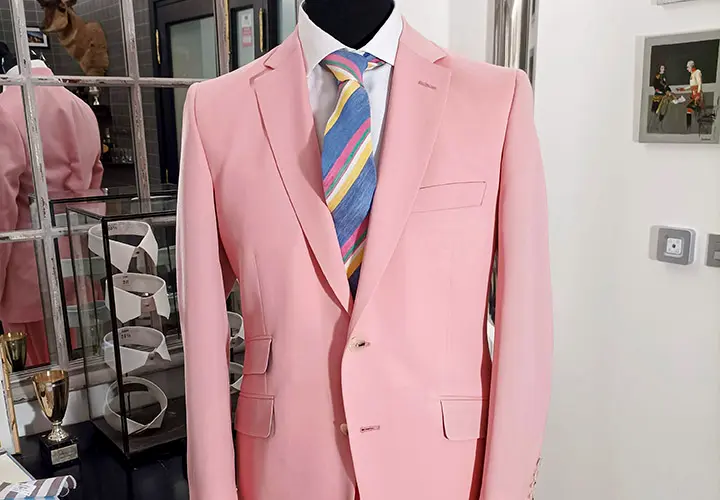 Costume de marié rose