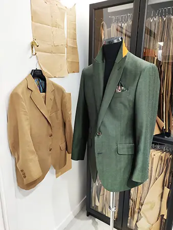 Traje medida verde - servicio sastrería en Logroño